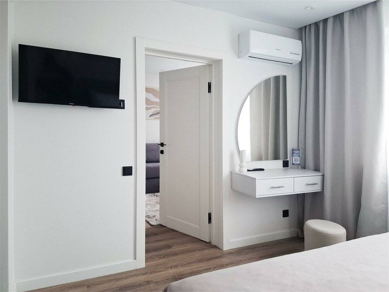 Фотографии номера Номер люкс с 1 двуспальной кроватью в Гостинице Салют Москва