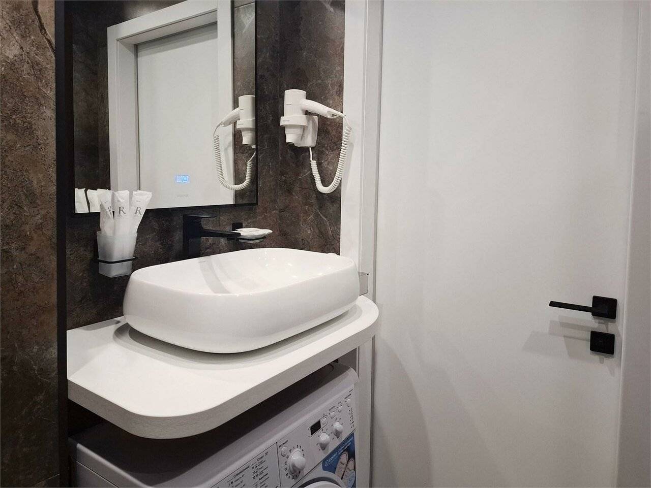 Фотографии номера Номер люкс с 1 двуспальной кроватью в Гостинице Салют Москва